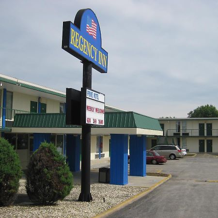 Regency Inn Of 内珀维尔 外观 照片