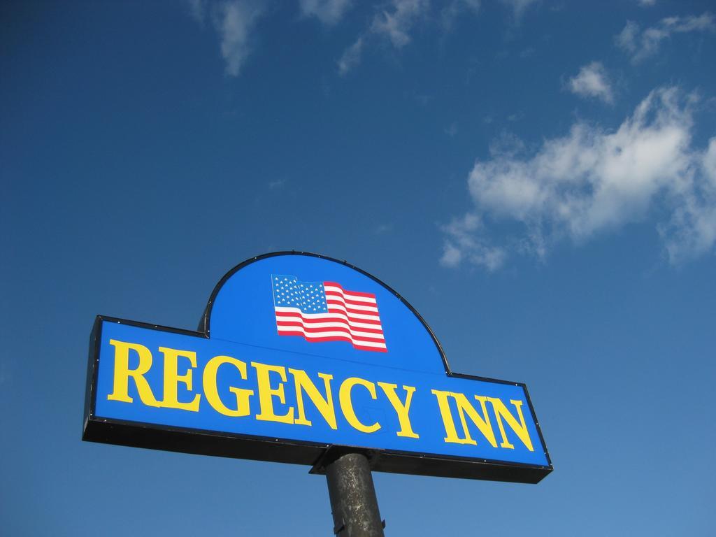 Regency Inn Of 内珀维尔 外观 照片