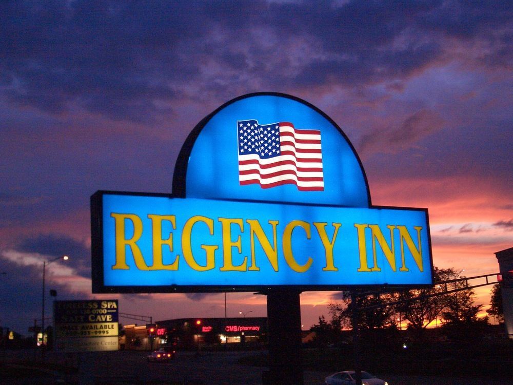 Regency Inn Of 内珀维尔 外观 照片