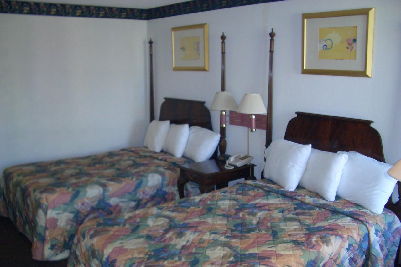 Regency Inn Of 内珀维尔 外观 照片