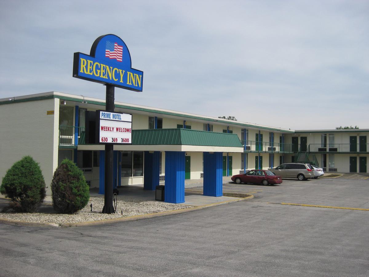Regency Inn Of 内珀维尔 外观 照片