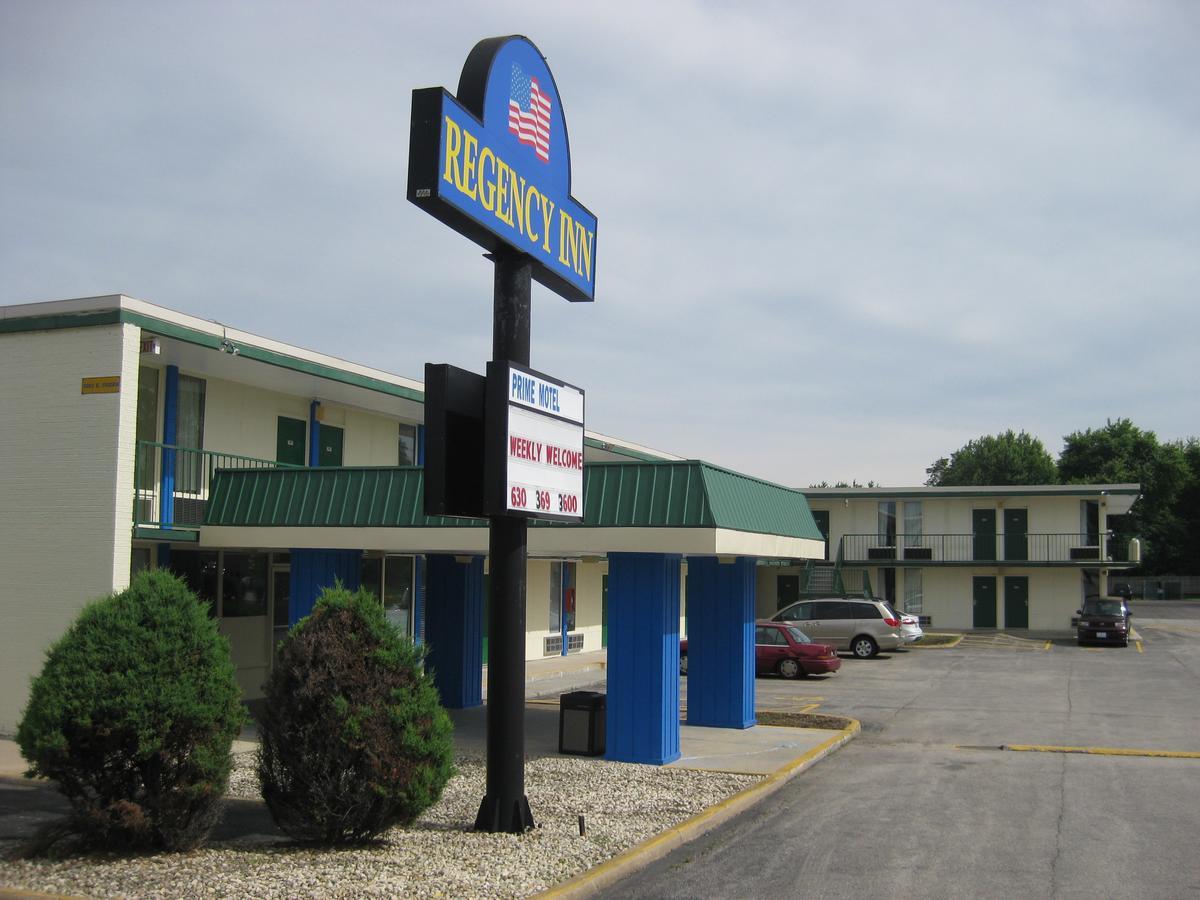 Regency Inn Of 内珀维尔 外观 照片