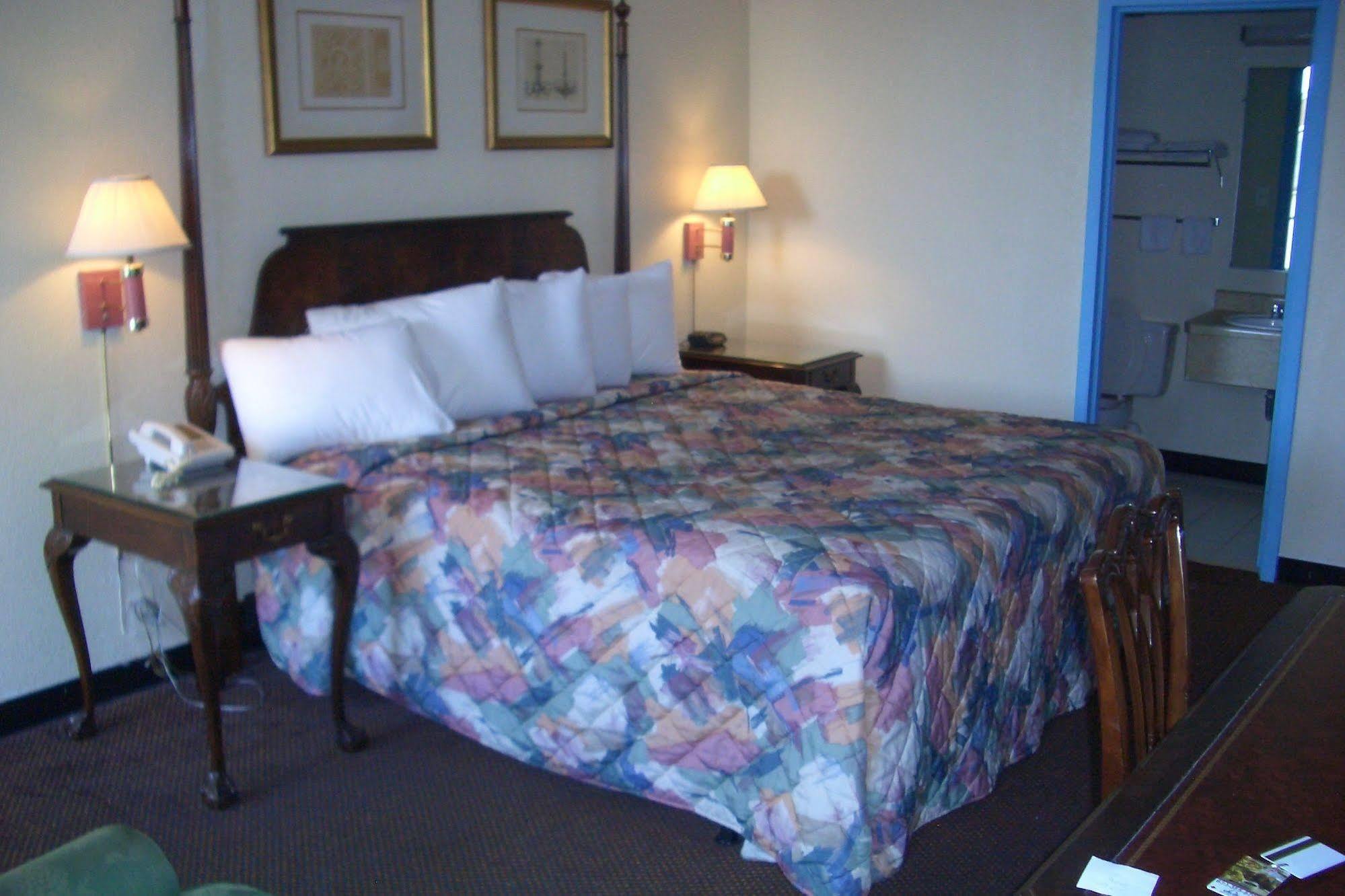 Regency Inn Of 内珀维尔 外观 照片